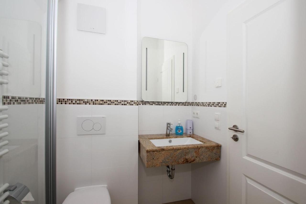 Strandnahe Fewo Mit Balkon, Gratis Nutzung Vom Ahoi Erlebnisbad Und Sauna In Sellin - Rex Rugia Fewo 13-7 Lobbe Exterior photo